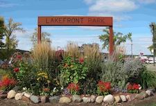 LAKEFRONT PARK SIGN WITH FLOWERS